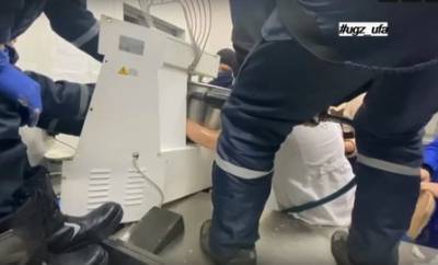 В Уфе спасатели помогли сотруднице магазина, рука которой застряла в тестомесе - ufacitynews.ru - Уфа