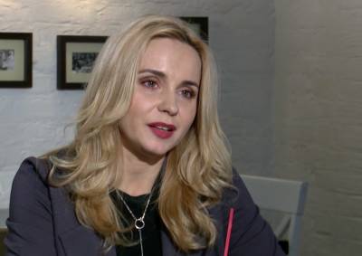 Лилия Ребрик - Волочкова обзавидуется: звезда канала "Украина" Лилия Ребрик сверкнула фирменной растяжкой – гипс не помеха - ukrainianwall.com