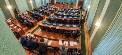 "Никаких свободных художников": вопрос о "зарплатных" депутатах расколол парламент Карелии - stolicaonego.ru - республика Карелия