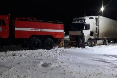 На кубанской трассе водитель застрял на заправке, заметённой снегом - kuban.mk.ru - Сочи - Краснодарский край - Краснодар - респ. Дагестан - Тбилиси