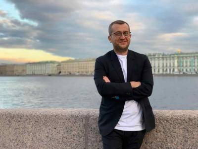 Федор Бондарчук - Джордж Клуни - Борис Пиотровский - Вице-губернатор Петербурга Пиотровский оказался в списке 100 самых стильных мужчин в 2021 году - live24.ru - Москва - Санкт-Петербург
