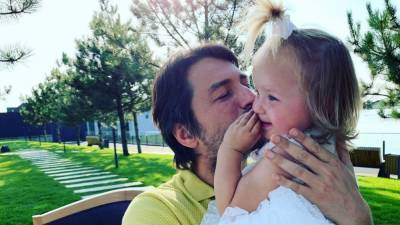 Сергей Притула - Сергей Притула отдыхает в Дубае с семьей: трогательное фото с дочкой - 24tv.ua - Мальдивы - Эмираты - Оман