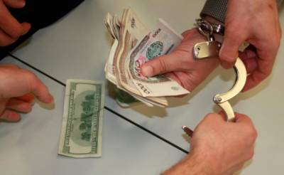 В Ташкенте мужчина обратился к правоохранителям с жалобой на валютчиков. Они поймали одного из них - podrobno.uz - Узбекистан - Ташкент - район Мирабадский