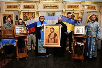 Епископ благословил акцию с флагом, под которым убивают русских... - politnavigator.net - Россия - Украина - Русь - Аргентина - Донбасс