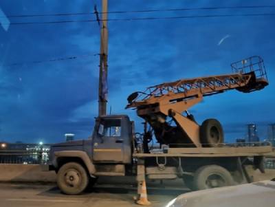 Люди сорвались с моста после ДТП на Стачки в Ростове, один человек погиб - privet-rostov.ru - Ростов-На-Дону - Ростовская обл.