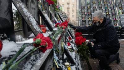 Петр Порошенко - К власти пришел Антимайдан, но мы способны защитить Украину, - Порошенко во время чествования Героев Небесной Сотни - ru.espreso.tv - Киев
