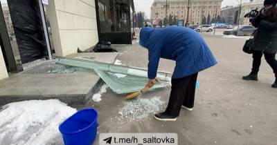 В Харькове неизвестные напали на магазин и разбили десяток витрин (4 фото) - tsn.ua - Киев - Харьковская обл. - Харьков - Нападение