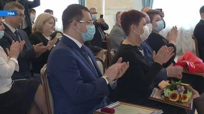 В Уфе наградили врачей за борьбу с коронавирусом - bash.news - Уфа