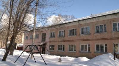 Над головами идущих по Жемчужному проезду нависает опасность - penzainform.ru