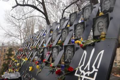 Со слезами на глазах: в Киеве поминают память Героев Небесной Сотни - 24tv.ua - Киев - Новости