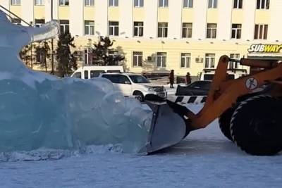 В Улан-Удэ начали демонтировать ледовый городок на площади Советов - ulan.mk.ru - Улан-Удэ - респ.Бурятия