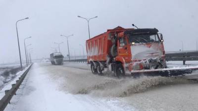 Николай Лукашенко - Крымский мост временно закрыли из сильного снегопада и ветра - vesti.ru - Крым