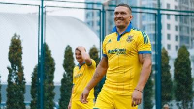 Александр Усик - Заговорил на украинском: Усик рассказал, что поддерживает Шахтер несмотря на любовь к Динамо - 24tv.ua
