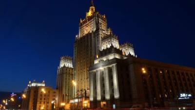 МИД РФ пригласил иностранных дипломатов в РФ на вакцинацию «Спутником V» - riafan.ru - Москва