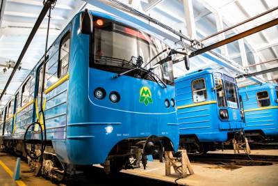 Україна - «Київський метрополітен» за 35 млн грн модернізував поїзд 80-х років випуску — тепер там корпус з склопластику, новий салон та інформер з місцезнаходженням в реальному часі - itc.ua