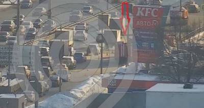 Автомобиль загорелся на внешней стороне ТТК - m24.ru - Москва