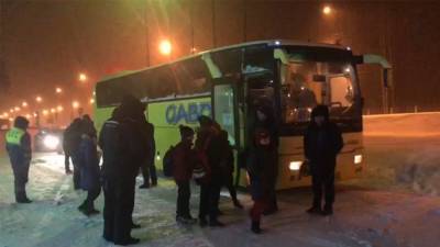 Автоинспекторы помогли юным хоккеистам, попавшим в неприятности на дороге по пути в Тверскую область - afanasy.biz - Московская обл. - Тверская обл.