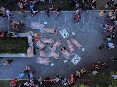 В Аргентине женщины устроили голый протест - lenta.ua - Аргентина - Буэнос-Айрес