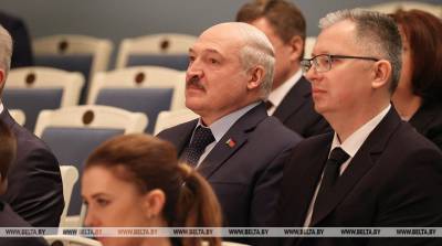 Александр Лукашенко - Лукашенко побывал на репетиции обновленного спектакля "Павлинка" в Купаловском театре - belta.by