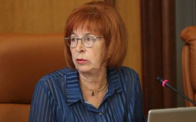 В машину спикера горсовета Красноярска Натальи Фирюлиной запустили фейерверк в центре города - newzfeed.ru - Красноярск