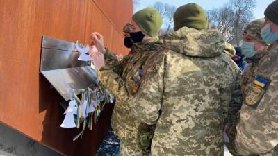 Андрей Садовый - Пошли, взяв на себя пули: во Львове почтили память Героев Небесной Сотни – фото - 24tv.ua - Львов