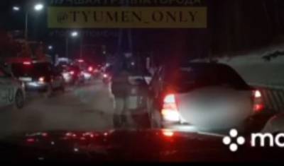 В Тюмени на улице Мельникайте произошла жесткая драка с таксистом - nashgorod.ru - Тюмень