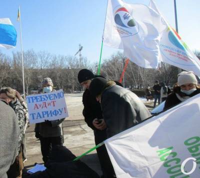 В Одессе — сразу два митинга: против повышения тарифов и за компенсации перевозчикам (фото) - odessa-life.od.ua - Одесса - Тарифы