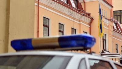 Житель Петербурга ударил ножом охранника украинского консульства - runews24.ru - Петербурга