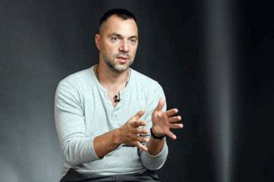 Петр Порошенко - Алексей Арестович - Арестович заявил, что СНБО рассмотрит вопрос о национализации Roshen - real-vin.com