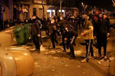 Пабло Асель - В Евросоюзе прокомментировал протесты в Испании из-за ареста рэпера - aif.ru - Испания