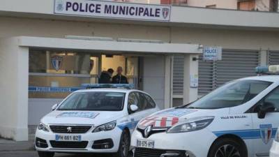 Мигрант убил французского чиновника после отказа в предоставлении убежища - vesti.ru - Судан - По