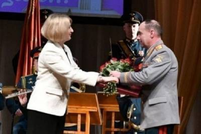 Юлия Купецкая - Коллектив военной академии в Серпухове поздравили с юбилеем - serp.mk.ru