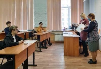 Более 200 школьников Тихвинского района написали пробный экзамен по русскому языку - online47.ru - район Тихвинский