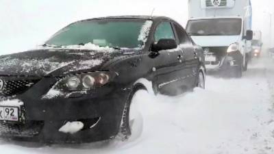 Впервые перекрыт мост через Керченский пролив и остановлено движение на части трассы «Таврида» - 1tv.ru
