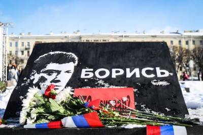 Борис Немцов - В Москве задержали дежурных у мемориала Немцову: их собирались проверить «на ранее совершенные преступления» - rosbalt.ru - Москва - Ярославль