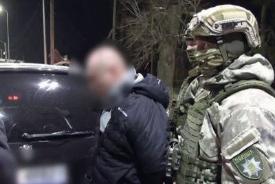 В Немирове задержали мужчину с арсеналом оружия в салоне авто - real-vin.com - Винницкая обл.