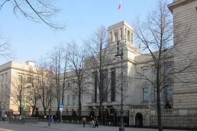 Петр Толстой - Посольство РФ прокомментировало изъятие детей у россиян в Берлине - aif.ru - Берлин
