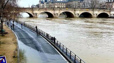 Сена разлилась и затопила набережные в центре Парижа - grodnonews.by - Париж