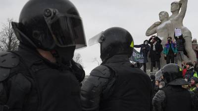 Дмитрий Песков - В Петербурге арестовали более 100 участников несогласованной акции - iz.ru - Москва - Санкт-Петербург