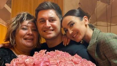 Ольга Бузова - Давид Манукян - «У каждого свое воспитание»: Бузова об оскорблениях от матери Манукяна - 5-tv.ru - Россия