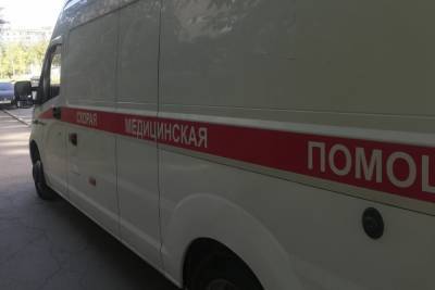 Жители Бузулука обсуждают медсестру, курящую в машине скорой помощи - oren.mk.ru - Бузулук