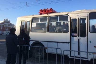 В Новосибирске полиция оцепила центральные площадь и сквер в связи с судом над Навальным - znak.com - Новосибирск - Новосибирская обл.
