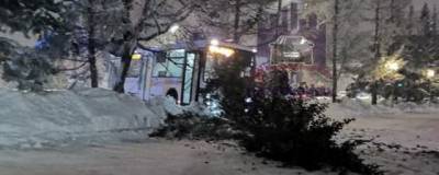 В Красноярске пассажиры на ходу выпрыгивали из автобуса с водителем, потерявшим сознание - runews24.ru - Красноярск
