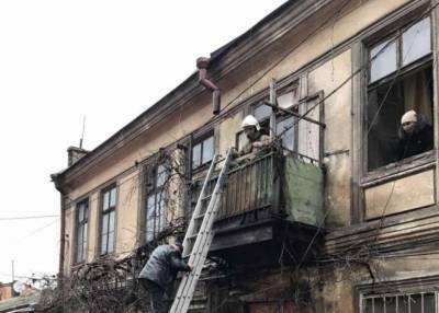 В Одессе в жилом доме обвалилась лестничная клетка - lenta.ua - Одесса - район Приморский, Одесса - Гсчс