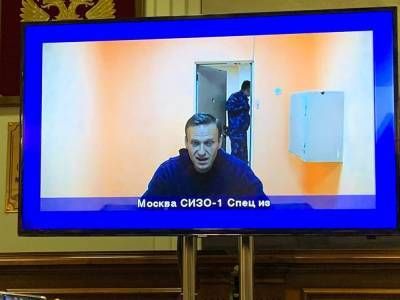 Алексей Навальный - Юлия Навальная - Полиция начала задерживать собравшихся у Мосгорсуда, где судят Алексея Навального - tv2.today
