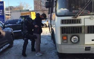 Алексей Навальный - В Москве у суда задерживают сторонников Навального - korrespondent.net - Москва