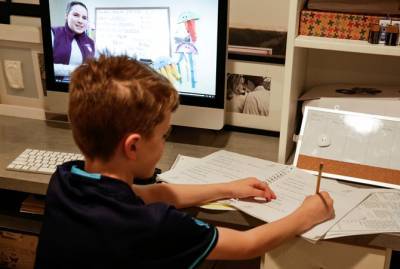 На Буковине учеников перевели на онлайн-обучение из-за странного химического запаха в школе - kp.ua - Черновицкая обл.