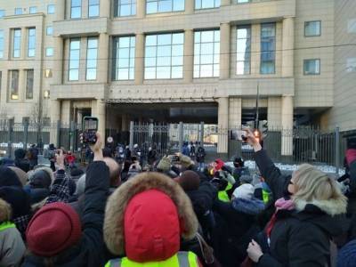Алексей Навальный - Ив Роше - Глава Симоновского суда, рассматривающего «дело Навального», подал в отставку - rosbalt.ru