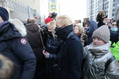 Мария Захарова - Дмитрий Песков - Кремль предостерег иностранных дипломатов от давления на суд по Навальному - mk.ru - Вена