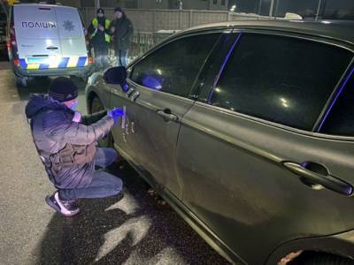 В Киеве из автомата обстреляли легковушку - for-ua.com - Киев - район Голосеевский